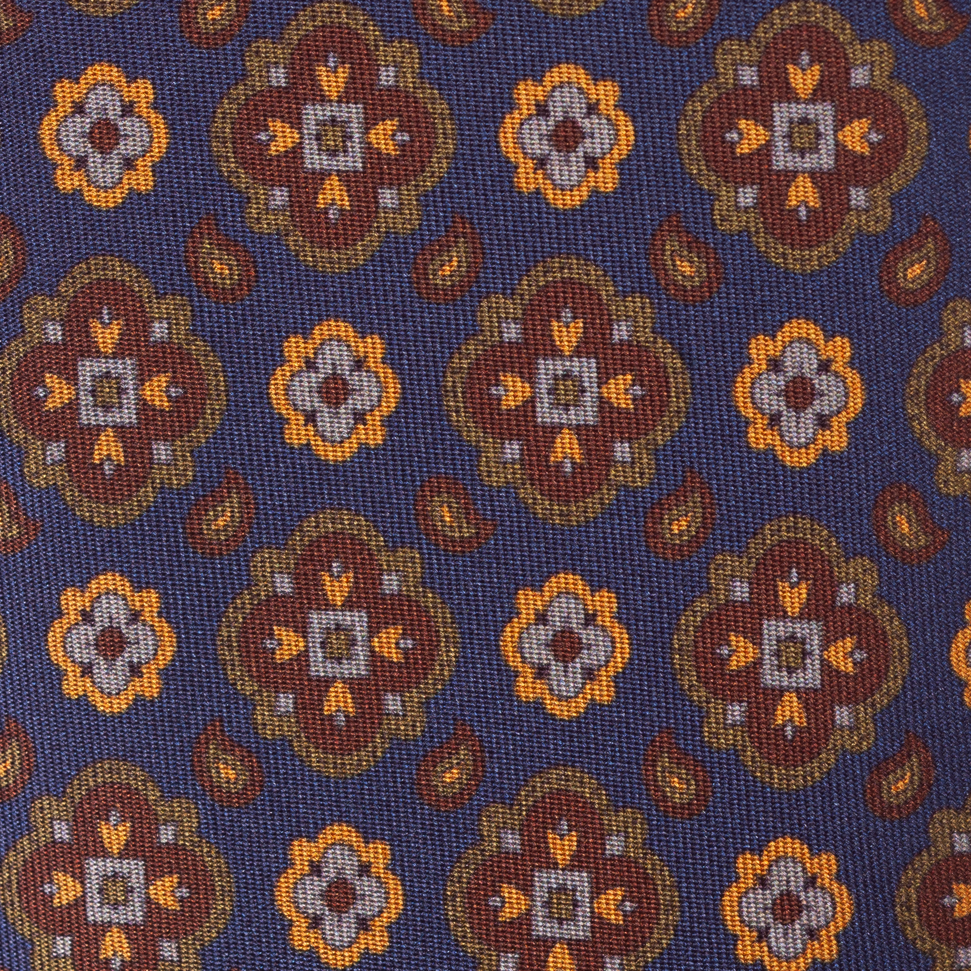 Cravate bleue avec motifs en soie